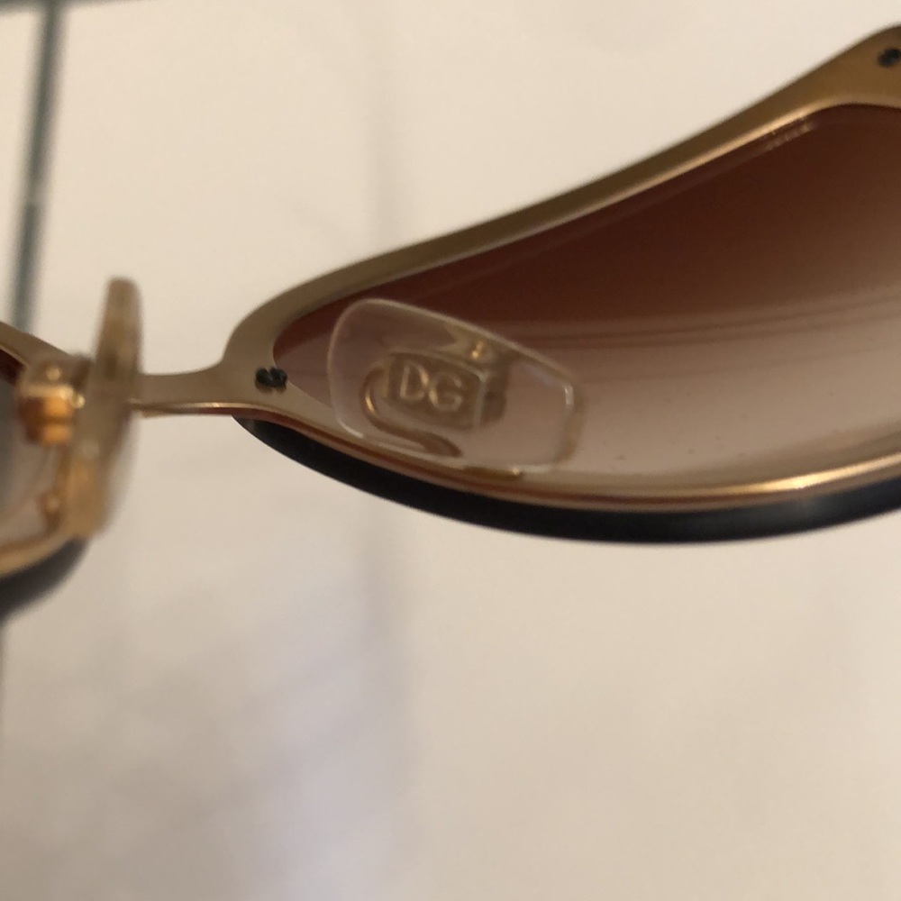 Dolce & Gabbana Shield-Style Tortoiseshell Brown Sunglasses w/ Case, Style #2030 - Picture 14 of 14